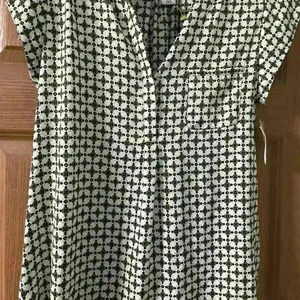 Liz Claiborne Women’s top with tags